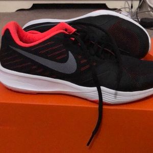 Women’s Nike city trainer